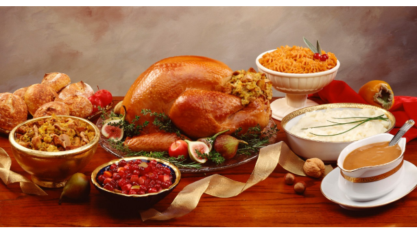 112012-health-thanksgiving-dinner-turkey-table-family-holidays